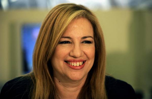 Γεννηματά από Κόρινθο: "Η κυβέρνηση φτωχοποιεί τη μεσαία τάξη και εξαθλιώνει καθημερινά τους φτωχούς"