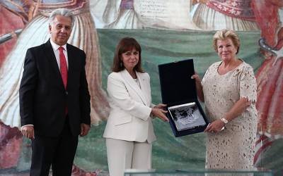 Κατερίνα Σακελλαροπούλου: Επίτιμη δημότης Ερμιονίδας η ΠτΔ