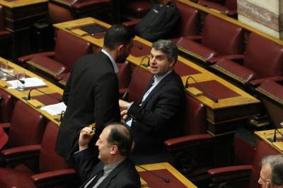 Κωνσταντινέας και Κωνσταντινόπουλος καβγάδισαν σε Βουλή, facebook και twitter