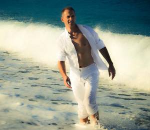 O Κώστας Κρομμύδας στην "Ε": "Η ζωή είναι πιο ισχυρή από όλα τα μυθιστορήματα"