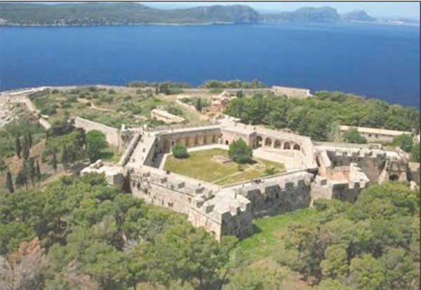 Μετεγκατάσταση εκθεμάτων Αρχαιολογικού Μουσείου Πύλου