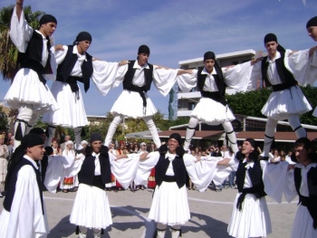 Φωτογραφίες από την παρέλαση και τους εθνικούς χορούς στην Κυπαρισσία