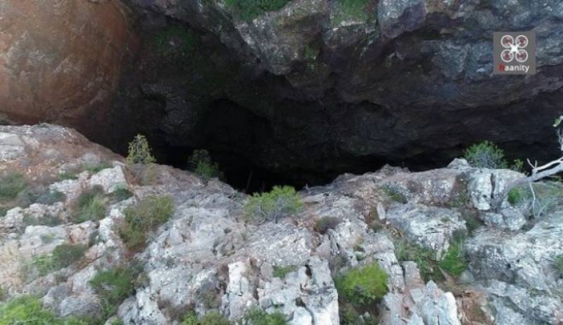 Αφανή ορύγματα: Το "επικίνδυνο" βουνό της Αττικής με τα απύθμενα χάσματα (Βίντεο)