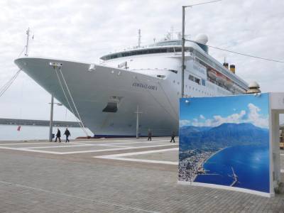 Στην Καλαμάτα με 1.254 επιβάτες το "Costa Neoclassica"
