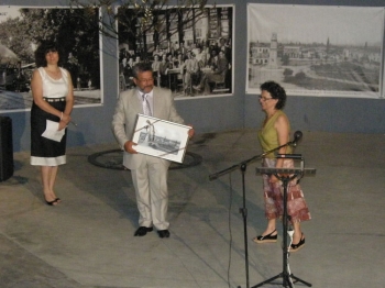 Οι Εθελοντές Μεσσήνης τίμησαν τον Βασ. Βεργόπουλο, για το βιβλίο του «Το πρώτο μας σχολείο στο Νησί»