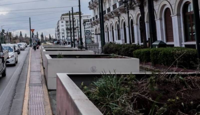 "Μεγάλος Περίπατος": Παρελθόν οι ζαρντινιέρες - Εργοτάξιο η Πανεπιστημίου