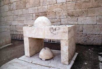 Λίθινη τράπεζα αγορανόμου βρέθηκε στην Αρχαία Μεσσήνη