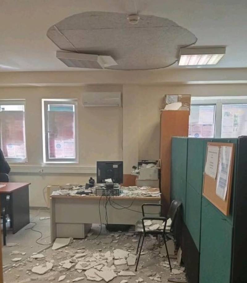 Επεσε οροφή στα γραφεία της ΔΥΠΑ στο Εργατικό Κέντρο Καλαμάτας