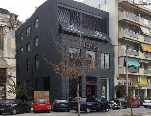 Εκλεψε ρούχα από το Bershka της Καλαμάτας, αλλά την "κάρφωσε" ο συναγερμός