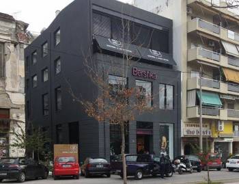 Εκλεψε ρούχα από το Bershka της Καλαμάτας, αλλά την "κάρφωσε" ο συναγερμός