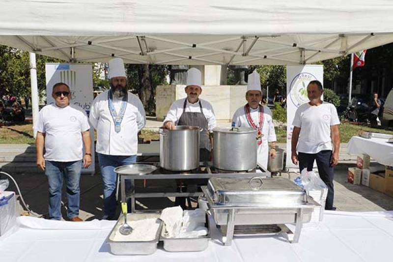 "Μακαρονάδες της Ισότητας" στην κεντρική πλατεία Καλαμάτας