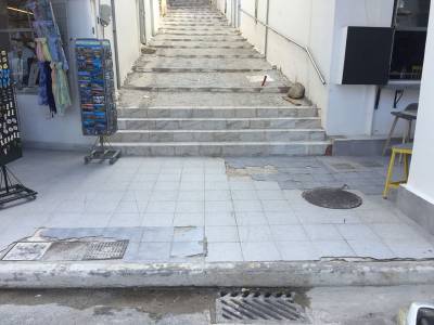Λείπουν πλάκες
