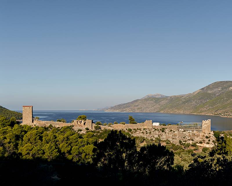 Περίπατος στο Αρχαίο Φρούριο των Αιγοσθένων, το «μέρος, που όσοι το έχουν δει, το αναπολούν με θαυμασμό και τείνουν να επιστρέφουν».