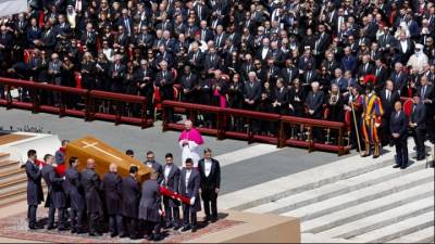 Πέρασε στην αιωνιότητα ο πάπας Φραγκίσκος: Ετάφη στη Βασιλική της Σάντα Μαρία Ματζόρε (βίντεο)