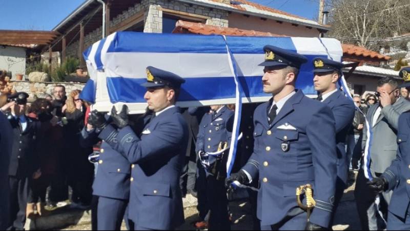 Το Ύστατο Χαίρε αυτήν την ώρα, στον κυβερνήτη του F4 (Βίντεο)