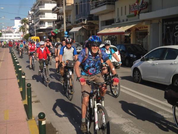 Καλαμάτα: Η ποδηλατοπορεία των 280 Γερμανών σε φωτογραφίες (+βίντεο)