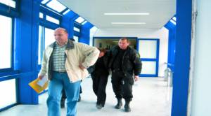 17 χρόνια στον Αλβανό που έκοψε τα πόδια της γυναίκας του