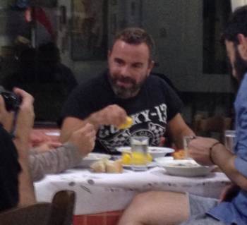 Ο Βασίλης Καλλίδης στου "Χουλιάρα"