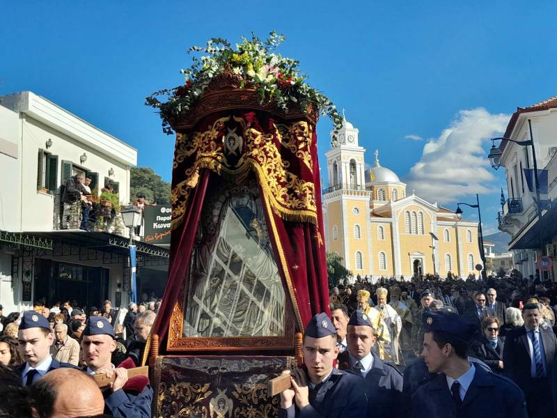 Η Καλαμάτα γιόρτασε την πολιούχο της Υπαπαντή (βίντεο-φωτογραφίες)