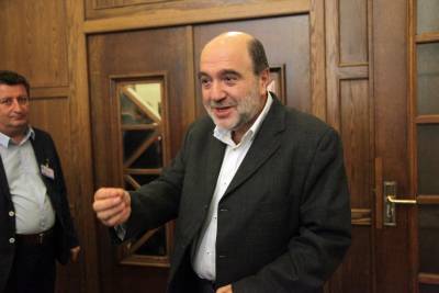 Φάκελος με σφαίρα και απειλές στο γραφείο του Τρύφωνα Αλεξιάδη
