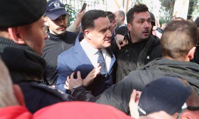 Γεωργιάδης για επεισόδια στο νοσοκομείο Νίκαιας: Θα με είχαν σκοτώσει χωρίς τα ΜΑΤ (Βίντεο)