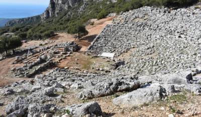 «Παραμερίζοντας το πέπλο του χρόνου: Aρχαίο Θέατρο Κασσώπης» - Την Τρίτη η παρουσίαση από το Megaron Online