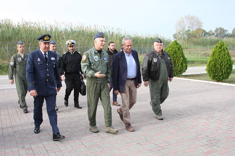 O αναπληρωτής υπουργός Εθνικής Αμυνας Παναγιώτης Ρήγας στην 120 ΠΕΑ (φωτογραφίες)