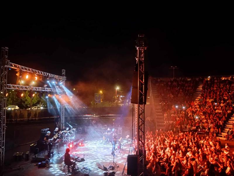 Γιάννης Κότσιρας: Καταχειροκροτήθηκε στο Ανοιχτό Θέατρο Καλαμάτας (βίντεο+φωτο)