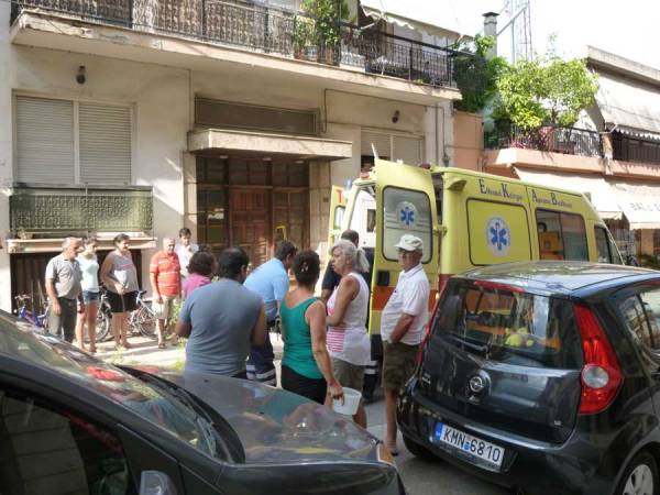 Ανδρας πεσμένος στο δρόμο