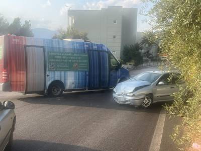 Μικρή Μαντίνεια: Τροχαίο με αστικό λεωφορείο στη γέφυρα του Messinian Bay