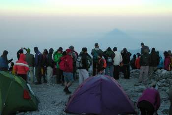 Αυγουστιάτικη πανσέληνος στην κορυφή του Ταϋγέτου (φωτογραφίες)
