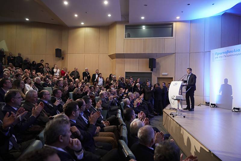 Και η κόρη του Τατούλη στο πλευρό του Νίκα: Παρούσα στην παρουσίαση της υποψηφιότητας στην Τρίπολη!