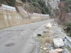 Λάθος τοποθέτηση πλεγμάτων προστασίας στο δρόμο Αμφεια - Πολιανή