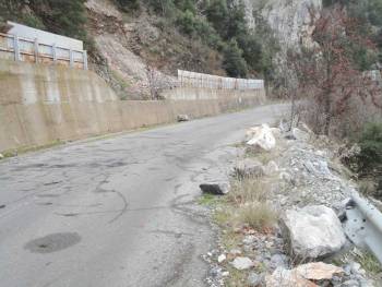 Λάθος τοποθέτηση πλεγμάτων προστασίας στο δρόμο Αμφεια - Πολιανή
