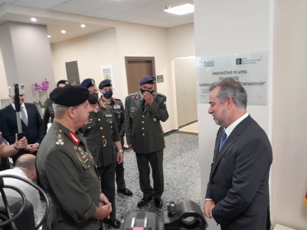 Εγκαινιάστηκαν από τον Αρχηγό ΓΕΣ οι ξενώνες της Λέσχης Αξιωματικων Φρουράς Καλαμάτας (βίντεο-φωτογραφίες)