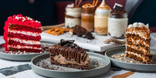 Στο χορό των ανατιμήσεων και τα ζαχαροπλαστεία