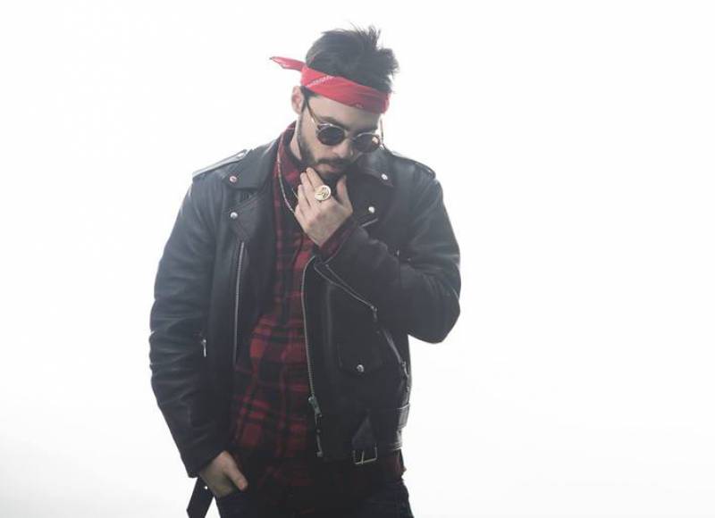 Ο Καλαματιανός ράπερ Slogan στην “Ε”: “Στόχος είναι να ανεβάζουμε με κάθε δουλειά τον πήχη”