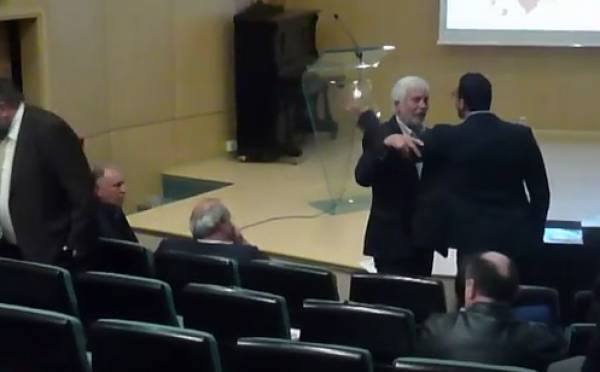 Αρπάχτηκαν Κωνσταντινέας - Κακλαμάνος στην Τρίπολη (βίντεο)