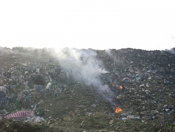 Πνίγηκε ο Μελιγαλάς από φωτιά στη χωματερή