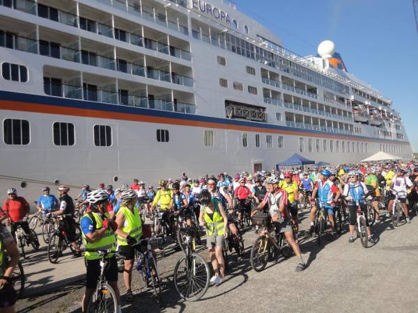280 Γερμανοί ποδηλάτες έφθασαν με κρουαζιερόπλοιο στην Καλαμάτα (βίντεο)