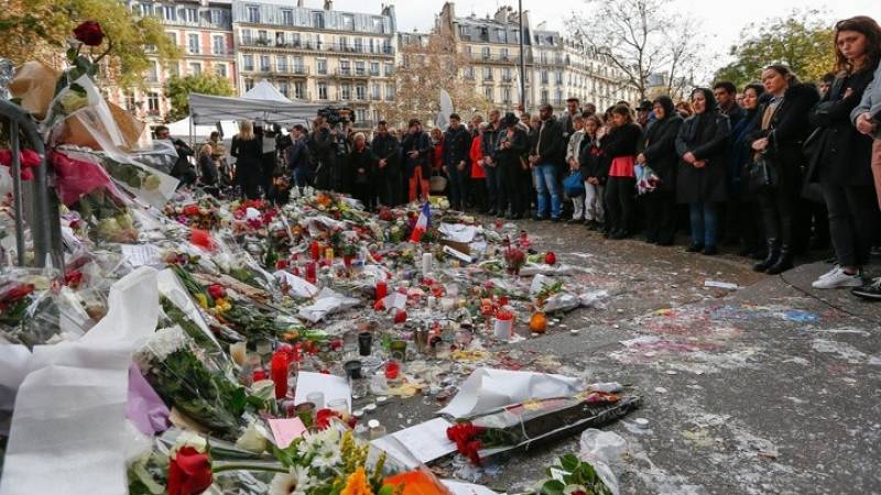 Η Γαλλία αποτίνει για ακόμη μια χρονιά φόρο τιμής στα θύματα των επιθέσεων της 13ης Νοεμβρίου 2015