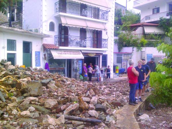 Ενα βουνό πέτρες στο Μαυρομάτι Ιθώμης