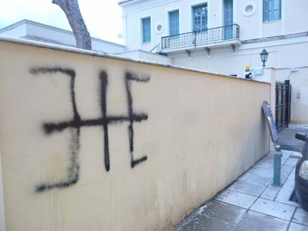 Βαριές καμπάνες στα 5 μέλη της "ΕΨΙΛΟΝ ΕΥ"