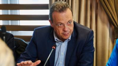 Σ. Φάμελλος: Μόνιμη μείωση του ΦΠΑ, 13ος και 14ος μισθός για τους δημοσίους υπαλλήλους