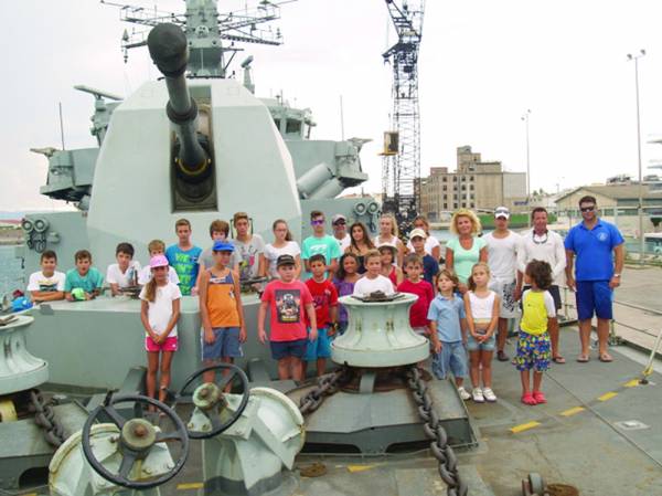 Ιστιοπλόοι του ΝΟΚ στην αγγλική φρεγάτα