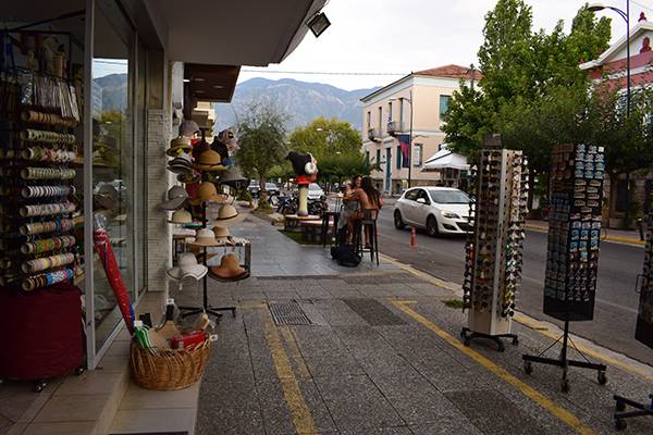 Καλαμάτα: Καταστροφική χρονιά για τα καταστήματα της Παραλίας με σουβενίρ