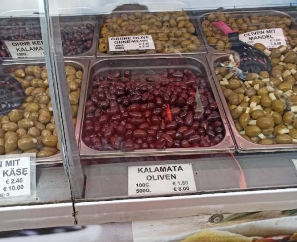 Ελιές "Καλαμάτας" 16 ευρώ το κιλό