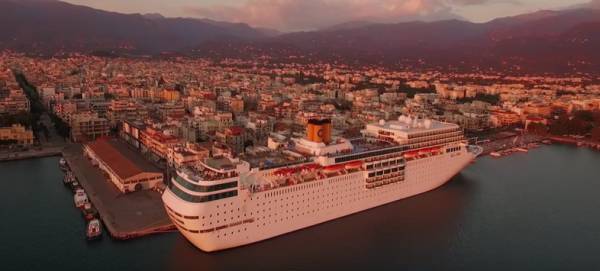 Εκπληκτικό βίντεο: Το λιμάνι της Καλαμάτας και το "Costa Neoromantica" από drone