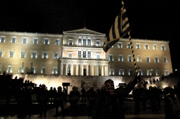 Μνημόνιο 2 διά πυρός και... διαγραφών, με 199 ψήφους της Βουλής