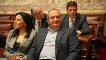 Καραμανλής: Αφρονες επιλογές εξωθούν τη χώρα σε περιπέτειες